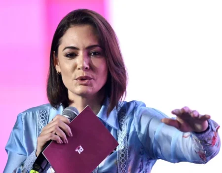 Pesquisa indica Michelle Bolsonaro à frente na corrida pelo Senado no DF