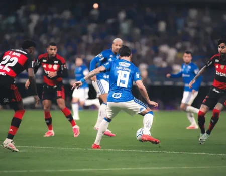 Hoje tem Flamengo x Cruzeiro: onde assistir ao vivo, horário e escalações