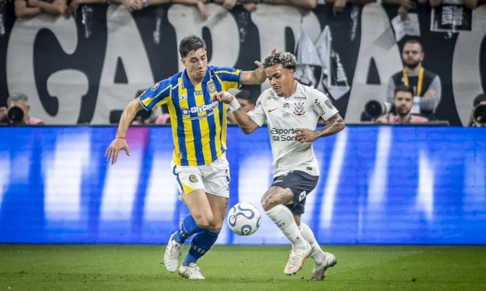 VIDEO: Com um expulso, Corinthians vence Rosario Central e avança na Liberta