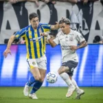 VIDEO: Com um expulso, Corinthians vence Rosario Central e avança na Liberta