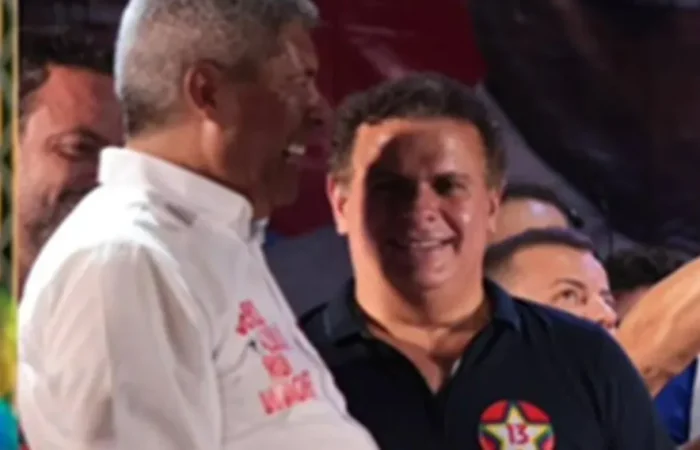 Deputado do PL sobe no palanque de Jerônimo na Bahia e gera atrito interno na família Bolsonaro