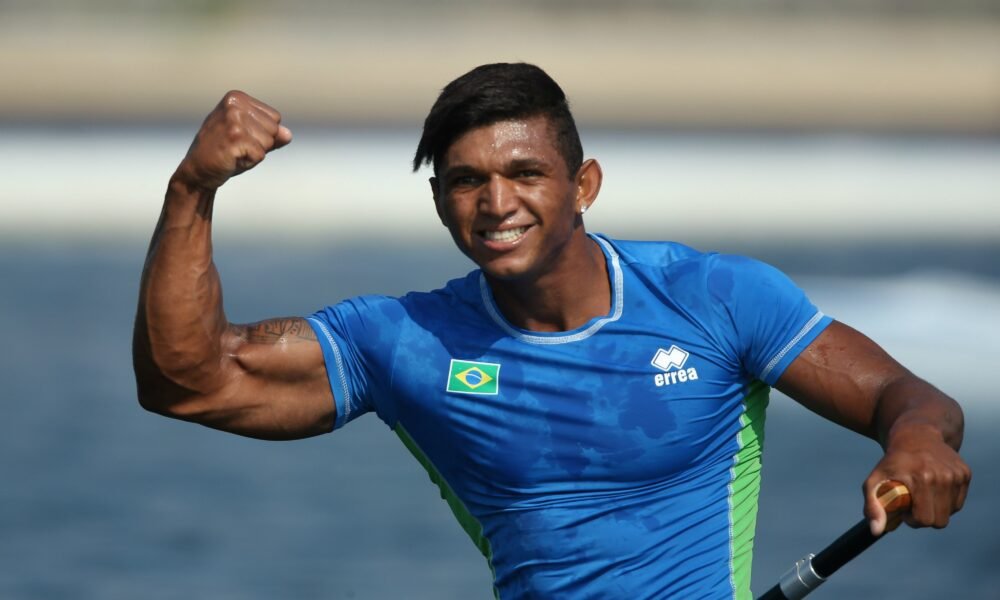 Isaquias Queiroz garante quinto título no C1 500m e chega ao oitavo ouro em Mundiais