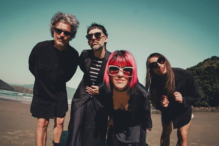 Rock in Rio tem transmissão cortada após banda falar em varrer a direita