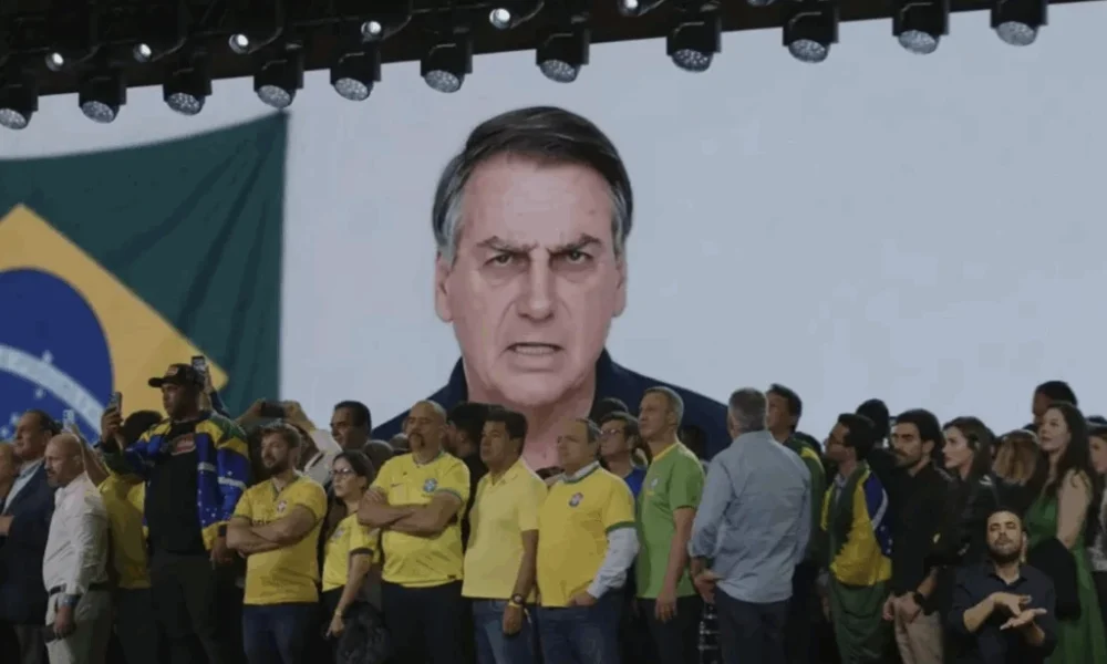 TSE ISENTA FLÁVIO BOLSONARO DE MULTA POR EXIBIÇÃO DE VÍDEO FEITO COM INTELIGÊNCIA ARTIFICIAL