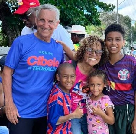 Cibele de Teobaldo é recebida com carinho e entusiasmo em caminhada por ruas de Salvador