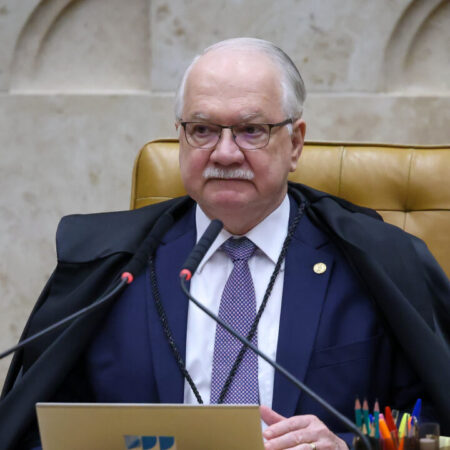 Fachin tira pedido para investigar Mendonça do inquérito das fake news