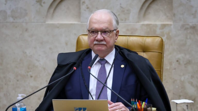 Fachin tira pedido para investigar Mendonça do inquérito das fake news