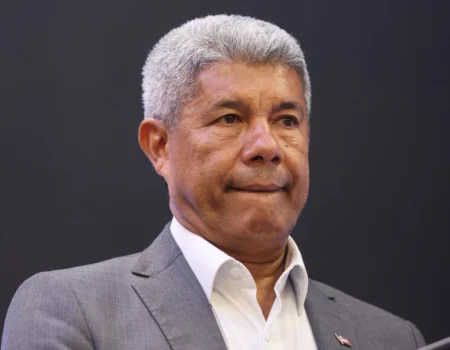 Eleições 2026: Plano de governo de Jerônimo Rodrigues repete 26 promessas de gestões do PT na Bahia
