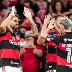 Flamengo supera formação reserva do Corinthians sob chuva no Maracanã e recupera liderança
