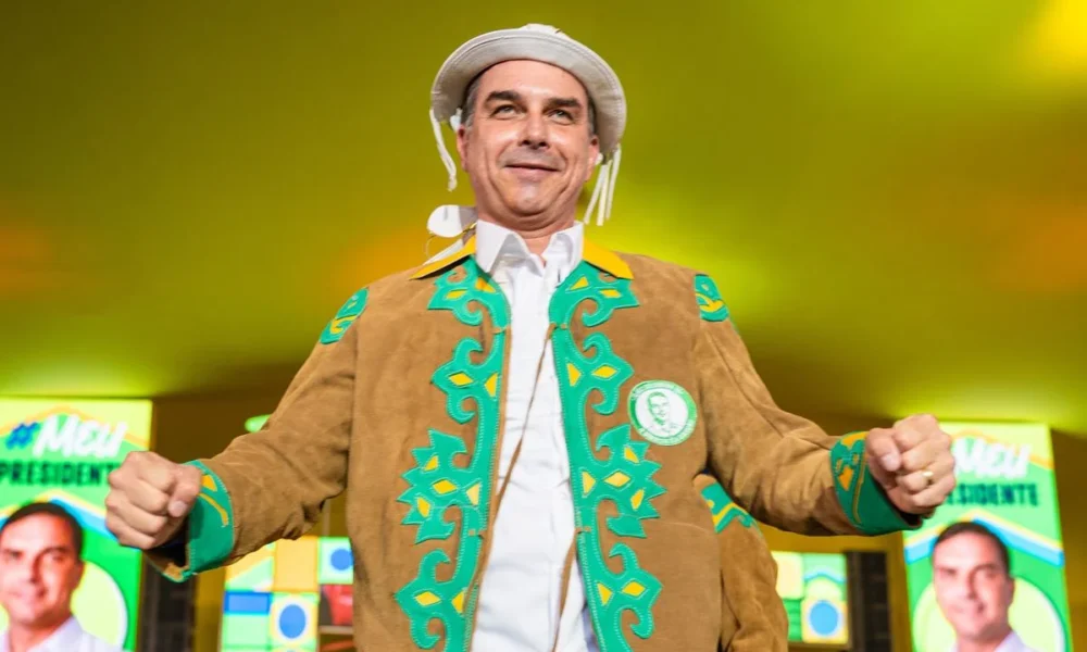 Na reta final do segundo turno, Flávio intensifica ofensiva no Nordeste para conter folga de Lula